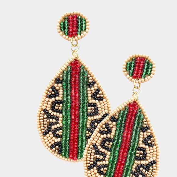 Leopard print tear drop earrings - Picture 2 of 3